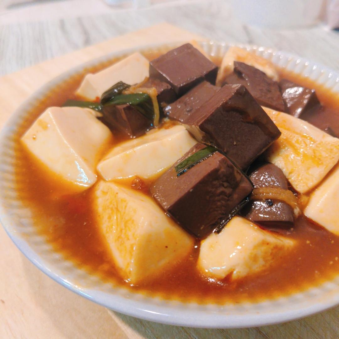 能吃三碗饭的红烧鸭血豆腐