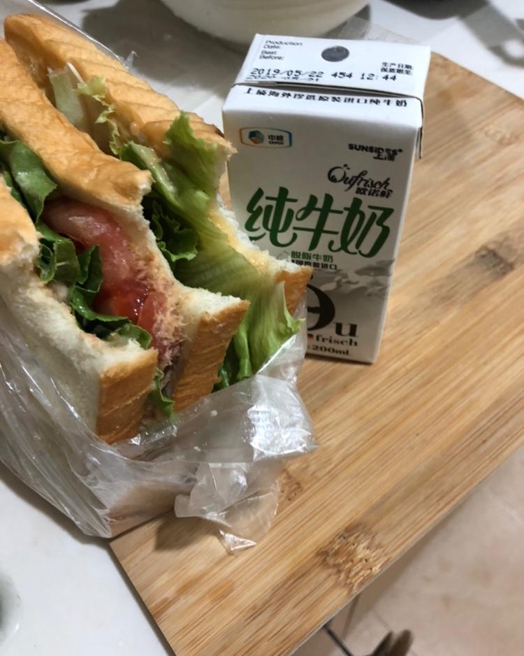 金枪鱼三明治