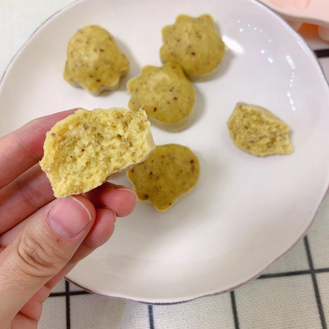 宝宝辅食:苹果红枣蒸糕