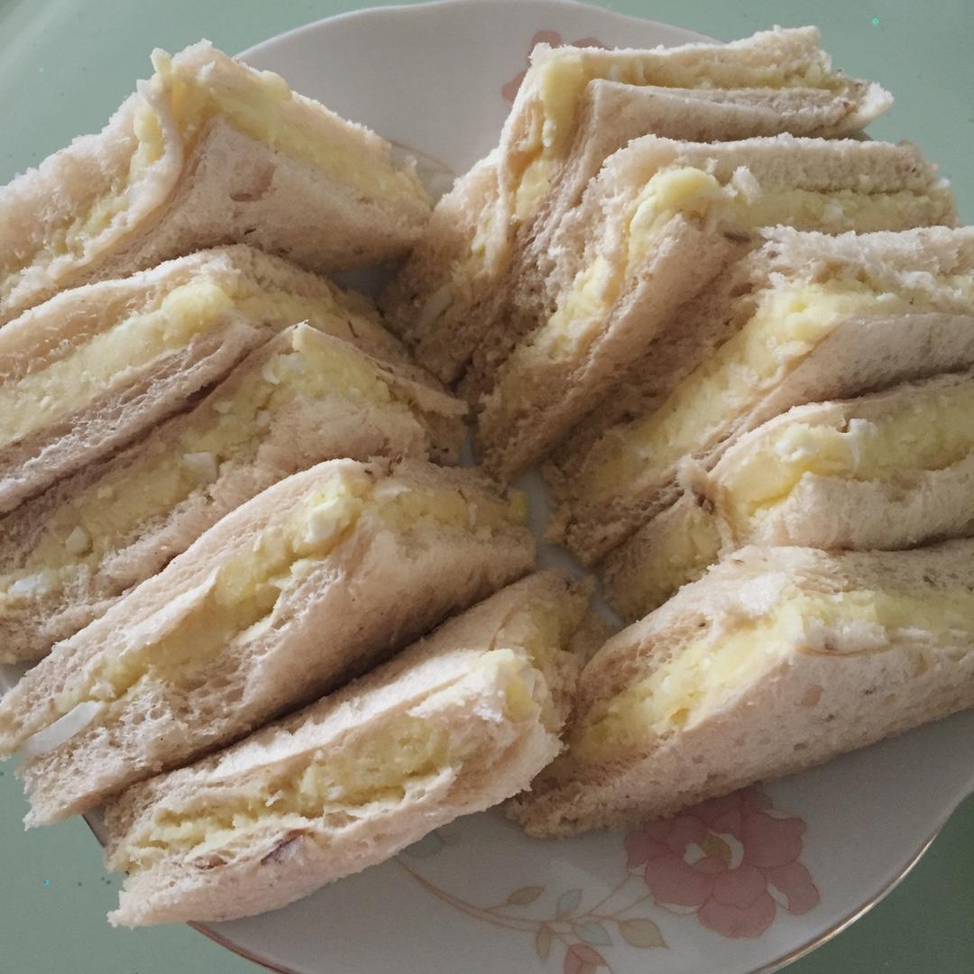 鸡蛋土豆泥三明治