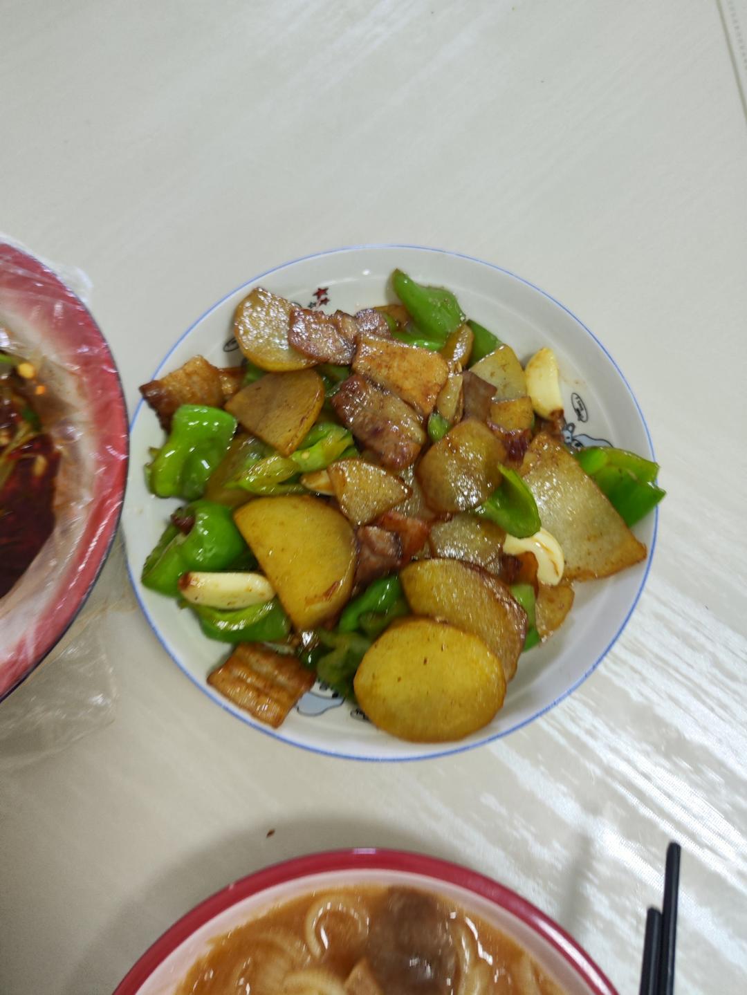 五花肉干煎土豆