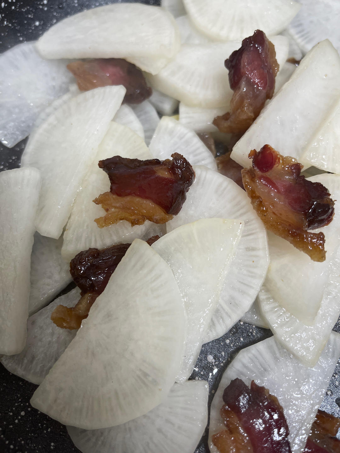 腊肉炒鲜白萝卜