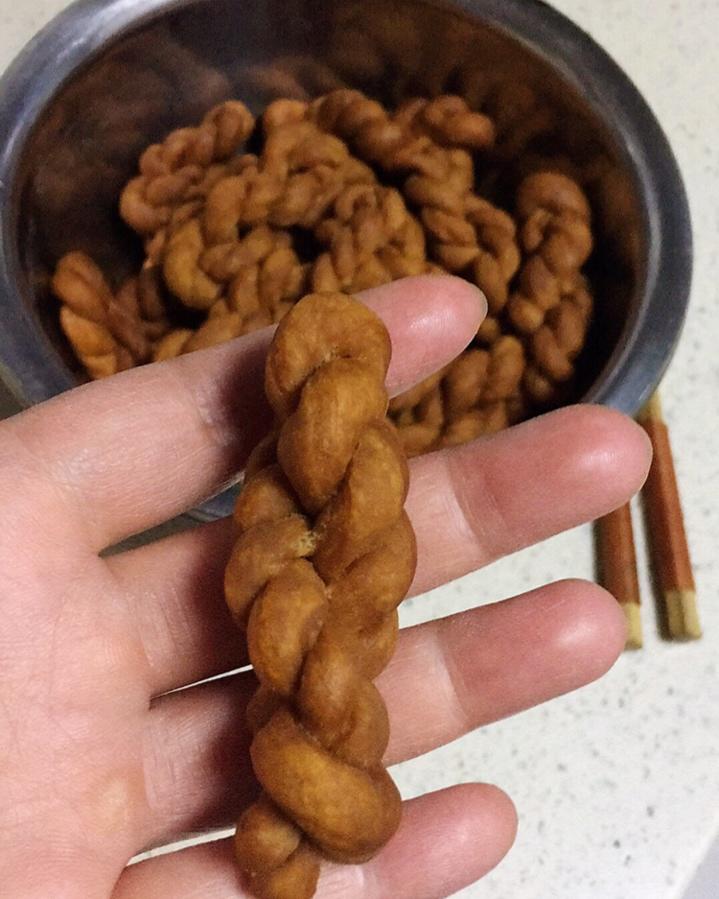 又香又酥鸡蛋小麻花，适合不爱甜食的你