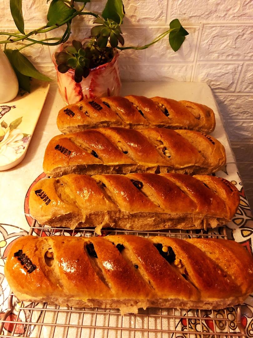 黑全麦大列巴面包