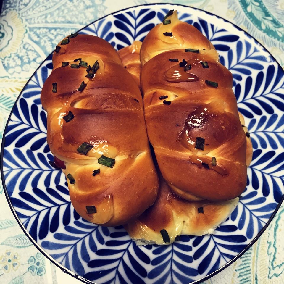 香肠肉松面包卷