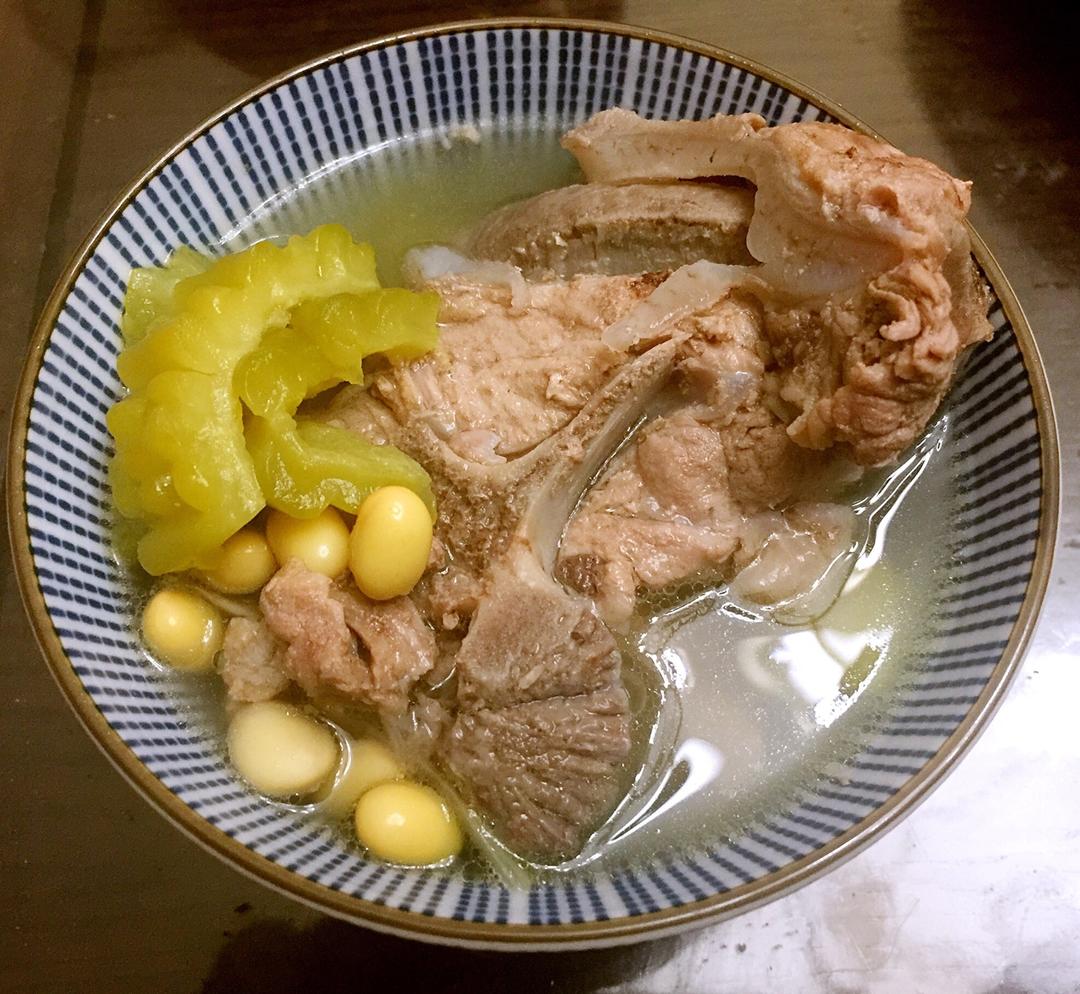 猪骨黄豆苦瓜汤