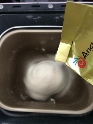 超松软北海道吐司—中种版面包机揉面的做法 步骤7