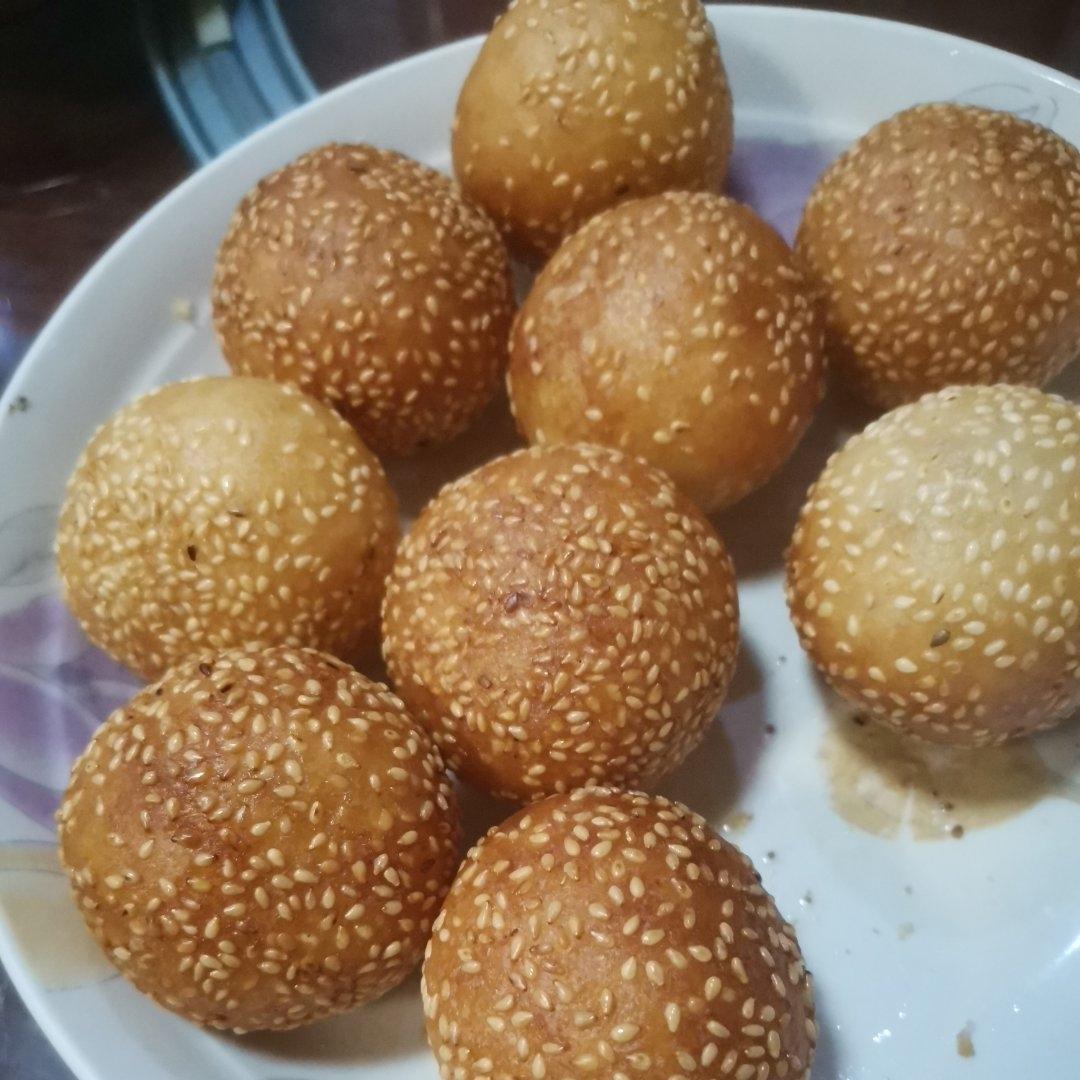 煎堆、麻团的制作方法，关键是油炸的过程，酥脆、酥软你说了算