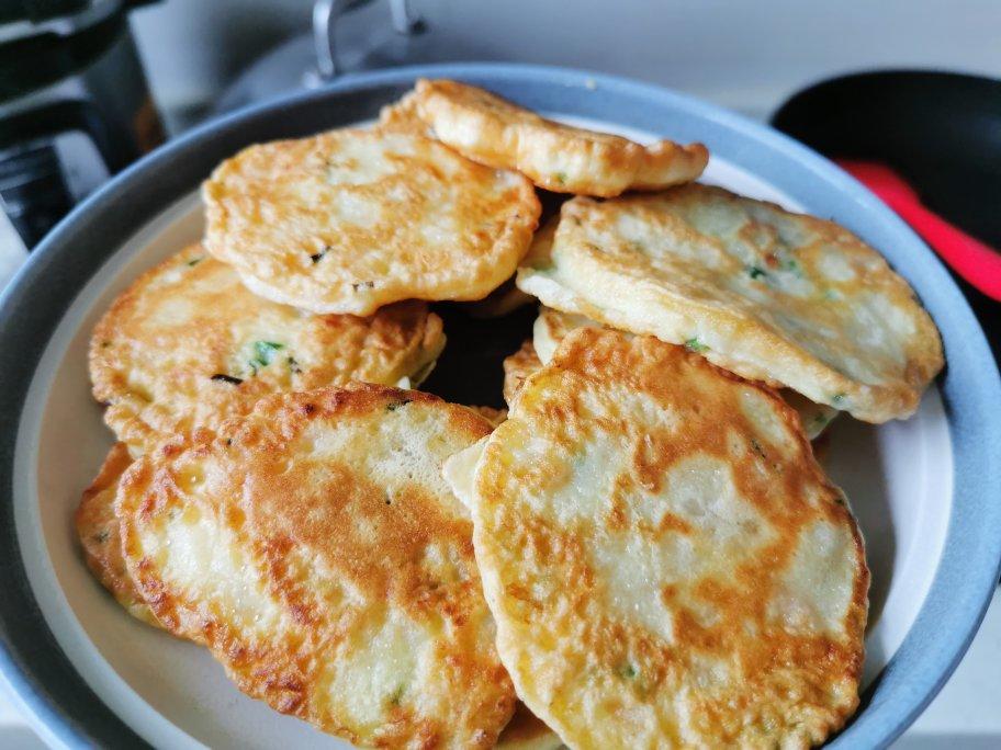 巨鲜巨香的虾滑香葱鸡蛋饼