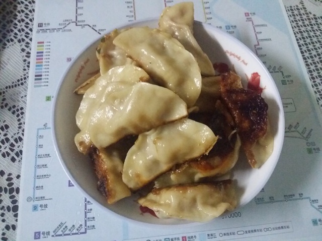 家庭自制鲜肉锅贴