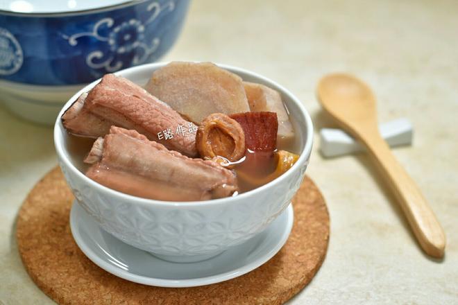 赤豆粉葛排骨汤的做法