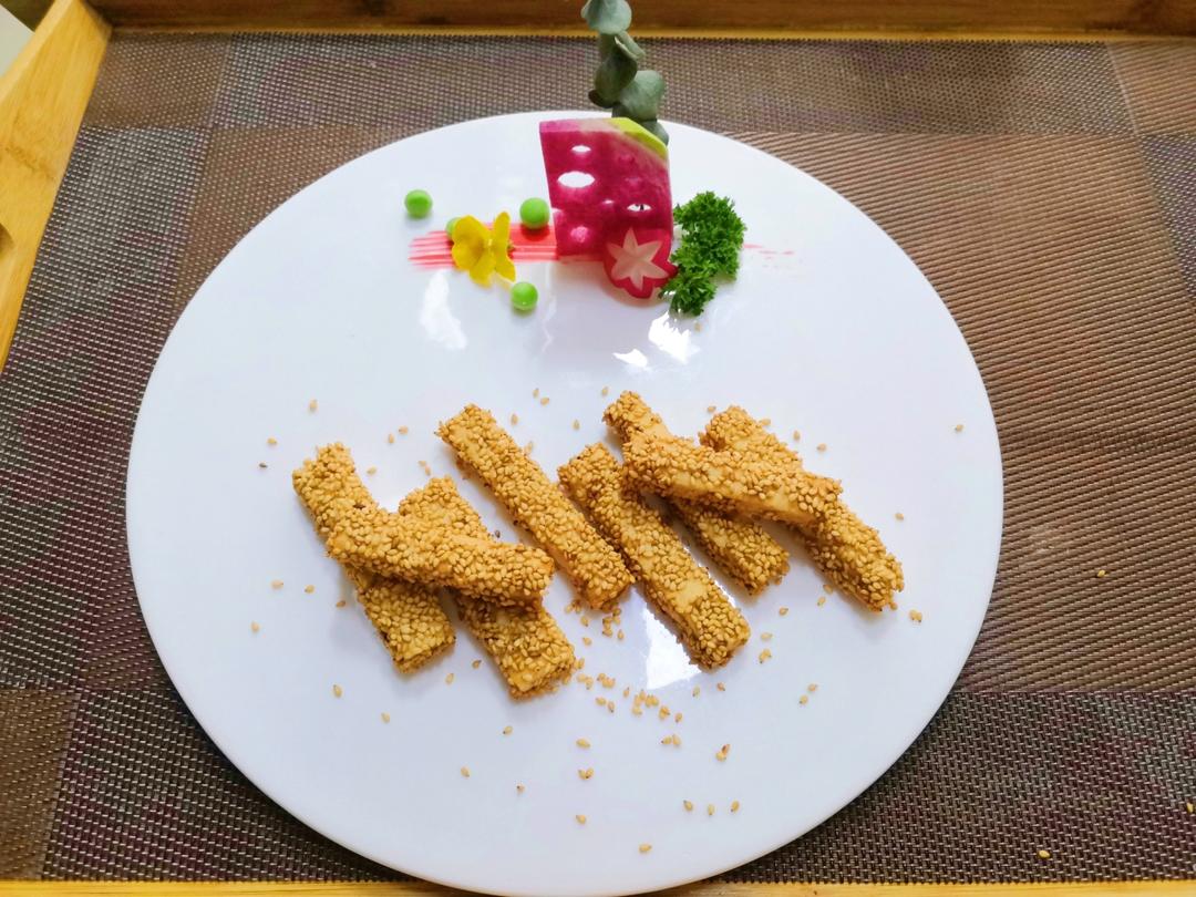 不用油炸   香酥芝麻条   这么做太香了  小点心  追剧小零食