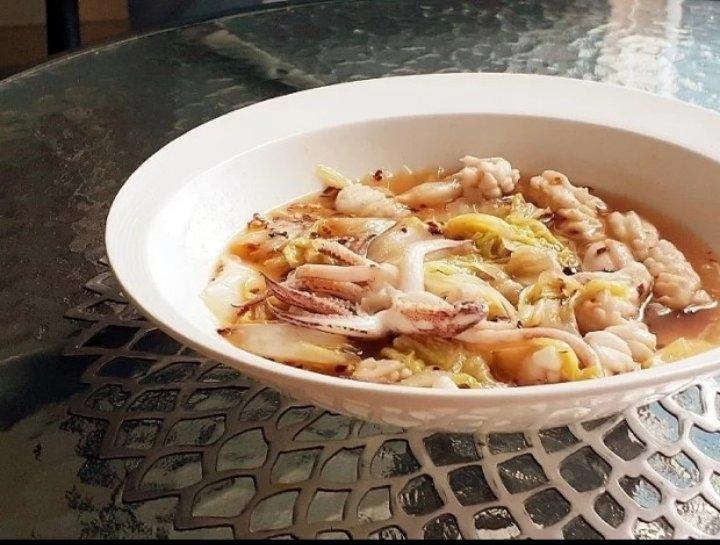 蒜香鱿鱼烧白菜(海边人家常菜)