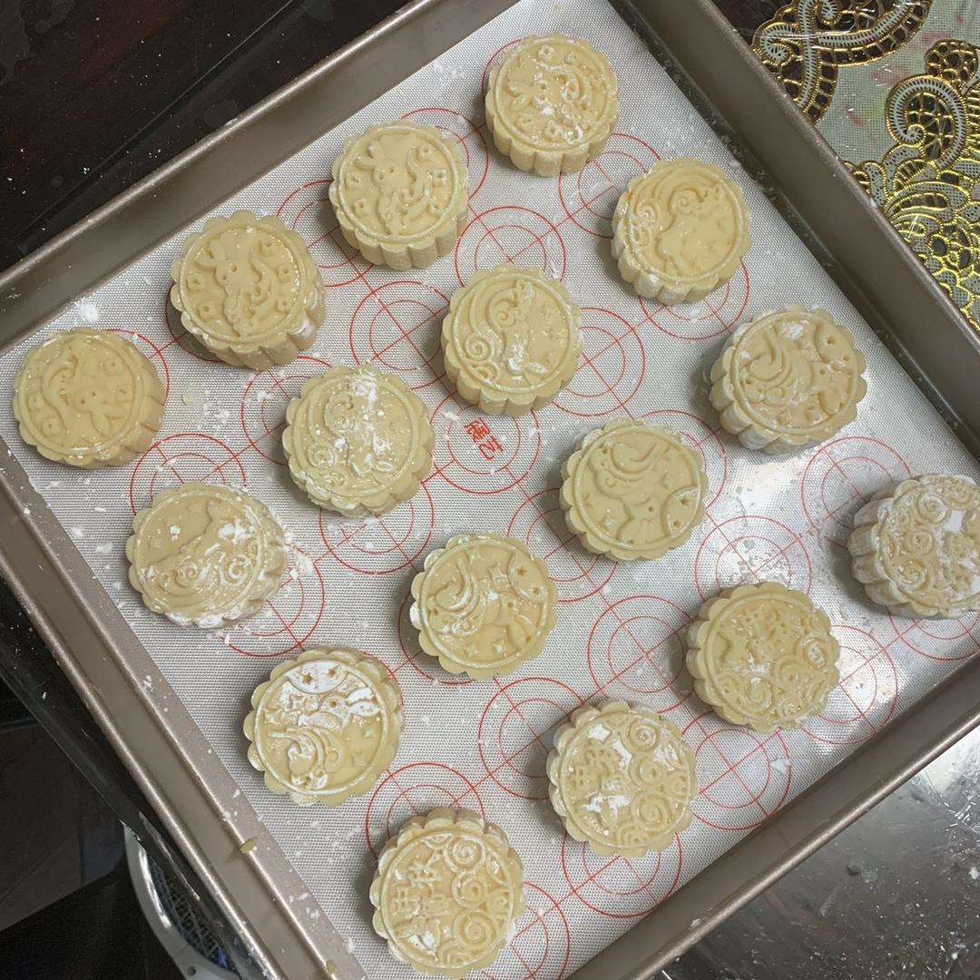 爆浆流心奶黄月饼-咸甜适中入口即化
