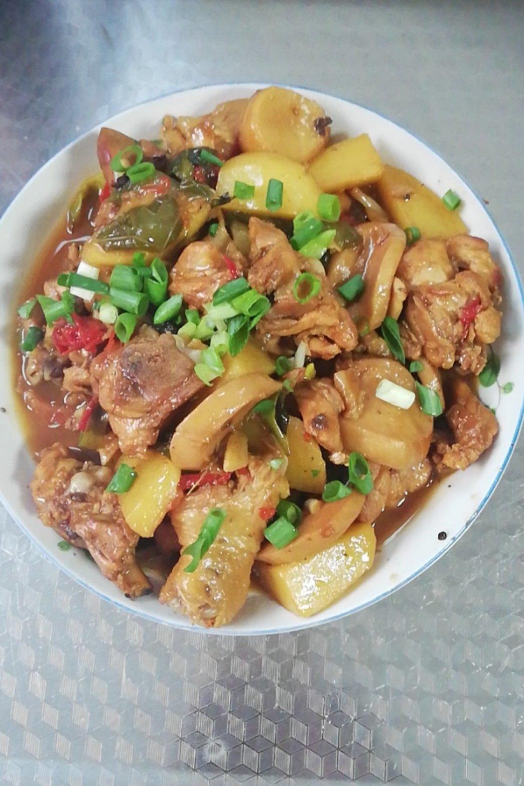 土豆烧鸡腿肉