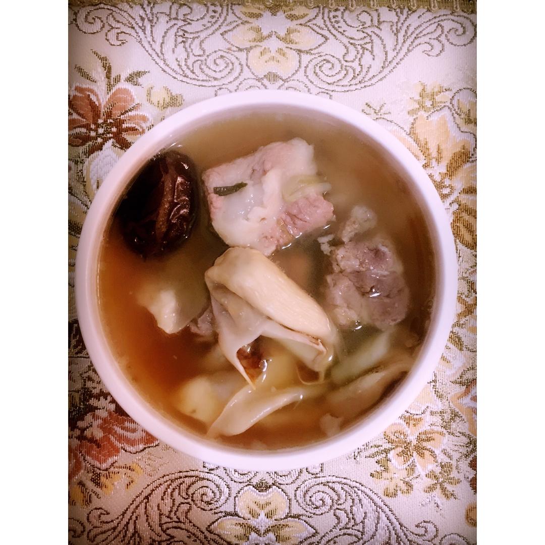 排骨炖鱼胶