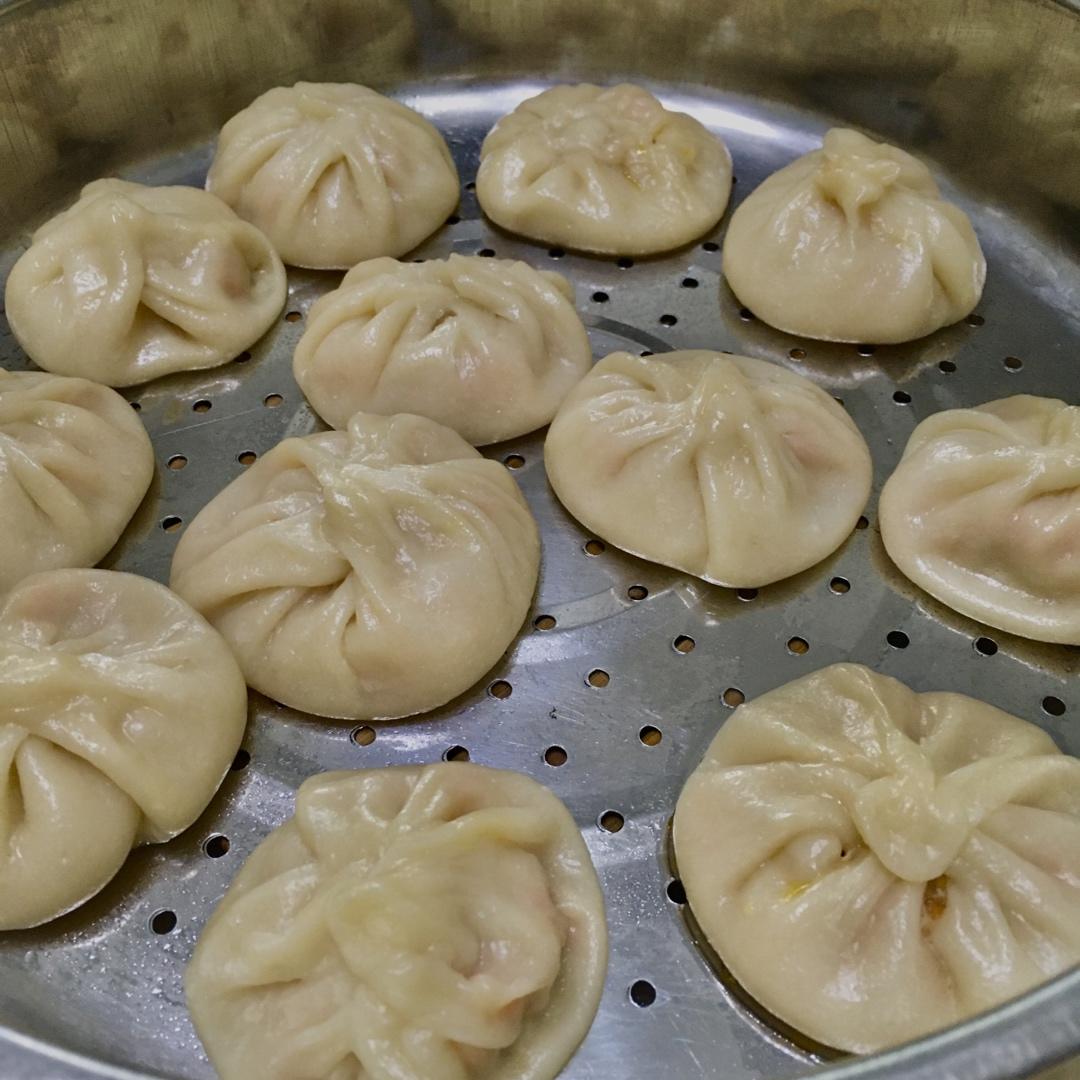 不用熬皮冻也能灌汤的小笼包