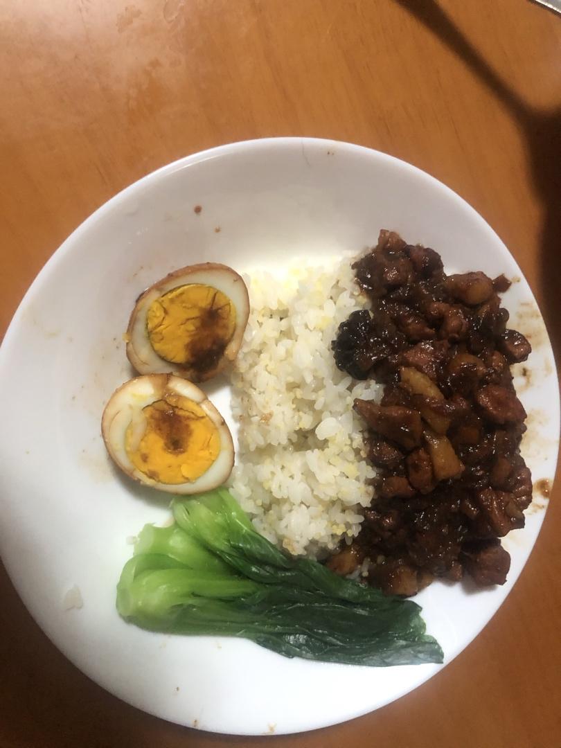 洋葱酥卤肉饭