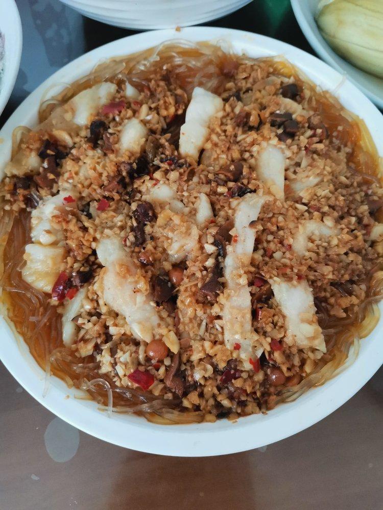 一碗香丨懒人减脂一锅端的蒜蓉粉丝蒸鱼