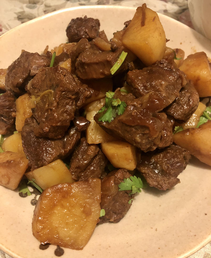 小土豆烧牛肉，红烧牛腩，好吃到舔盘