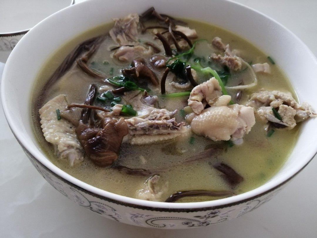 茶树菇煲鸡汤