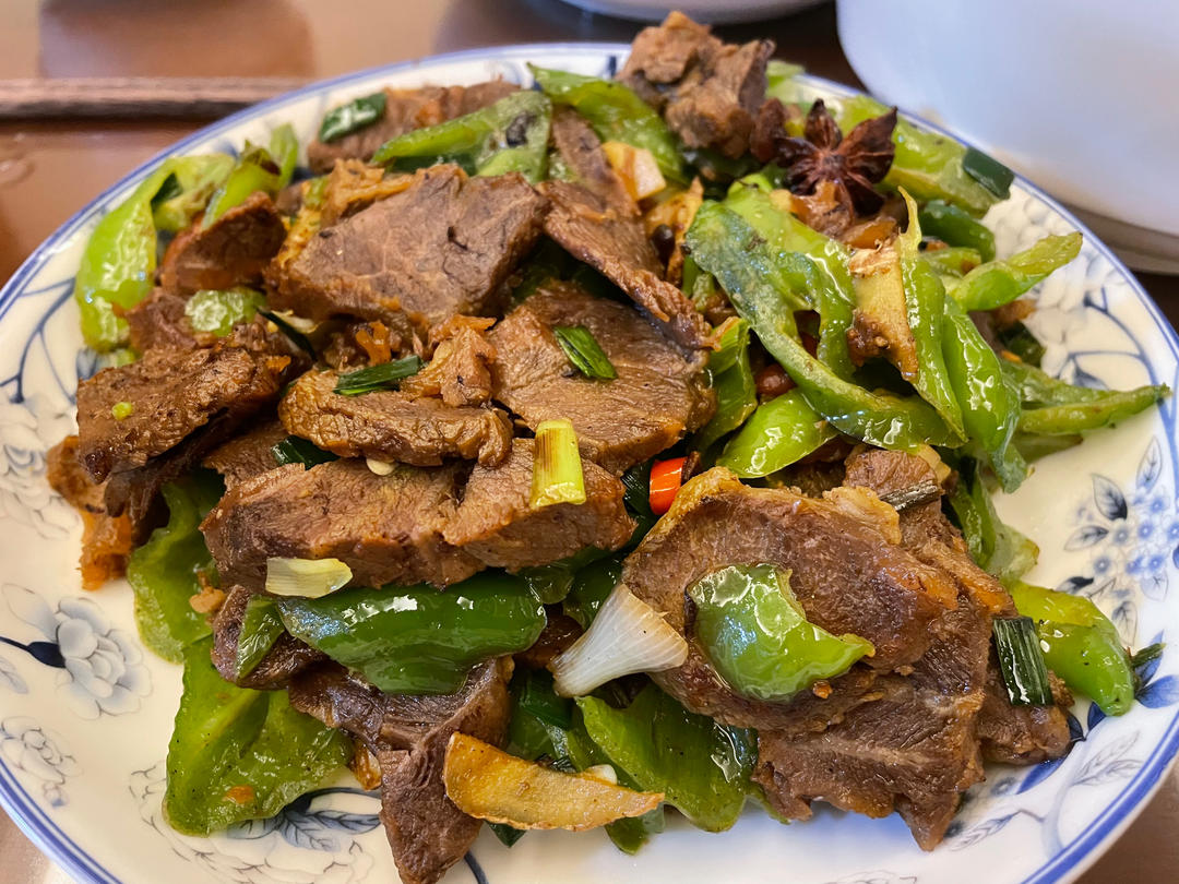 大蒜炒卤牛肉