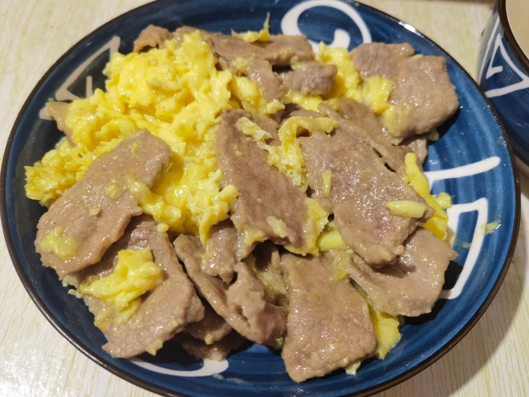 滑蛋牛肉，牛肉滑嫩，鸡蛋松软