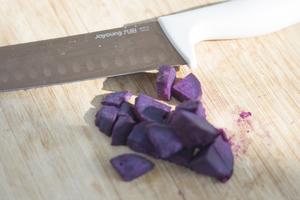 一个紫薯一把豆子的紫薯豆浆的做法 步骤2