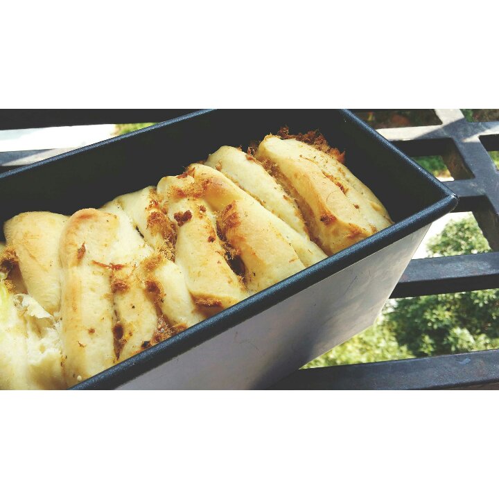 手撕千层肉松面包