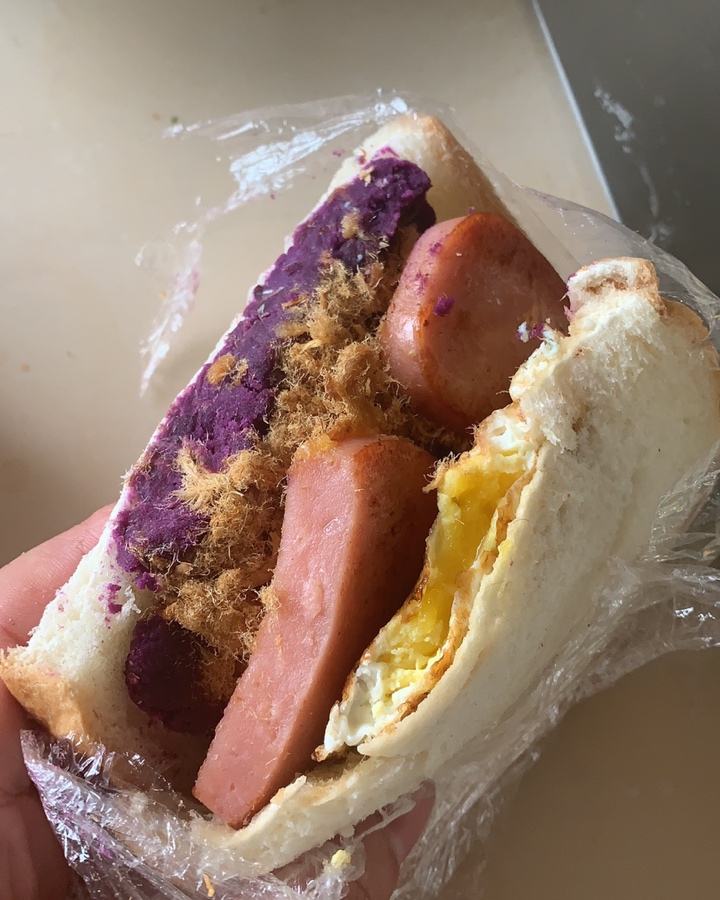 平凡料理の超厚的紫薯肉松昭三明治