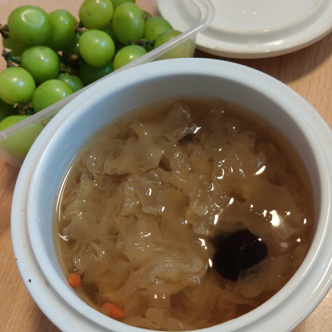 冰糖银耳糖水