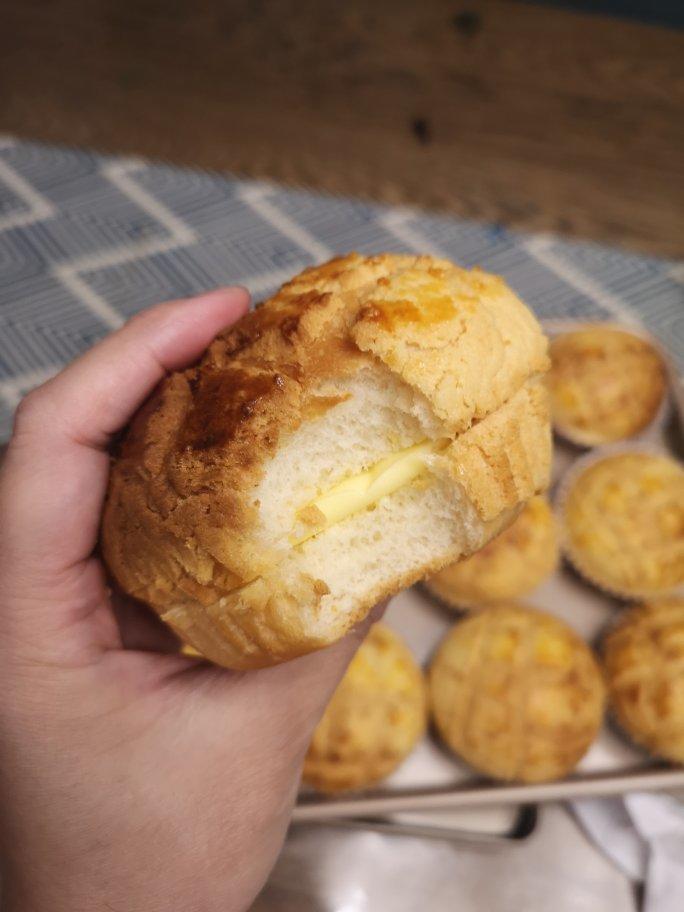 好吃到炸裂的港式菠萝包（附带制作酥皮的小视频）