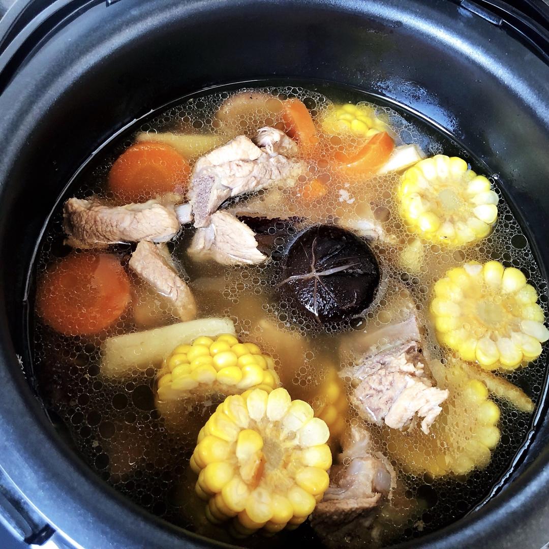 玉米山药炖排骨