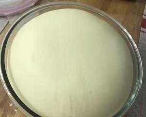 腊肉白菇芝士酸奶包的做法 步骤3