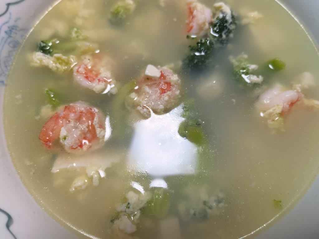 西兰花虾仁豆腐汤