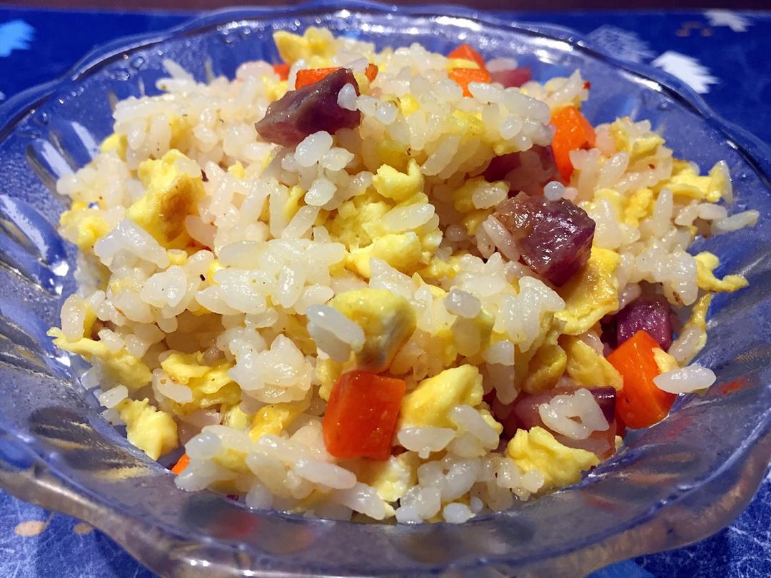 香肠胡萝卜炒饭