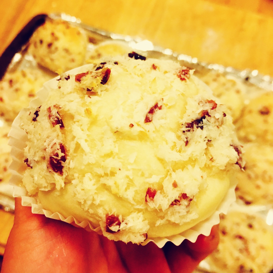 椰蓉蜜豆泡浆面包