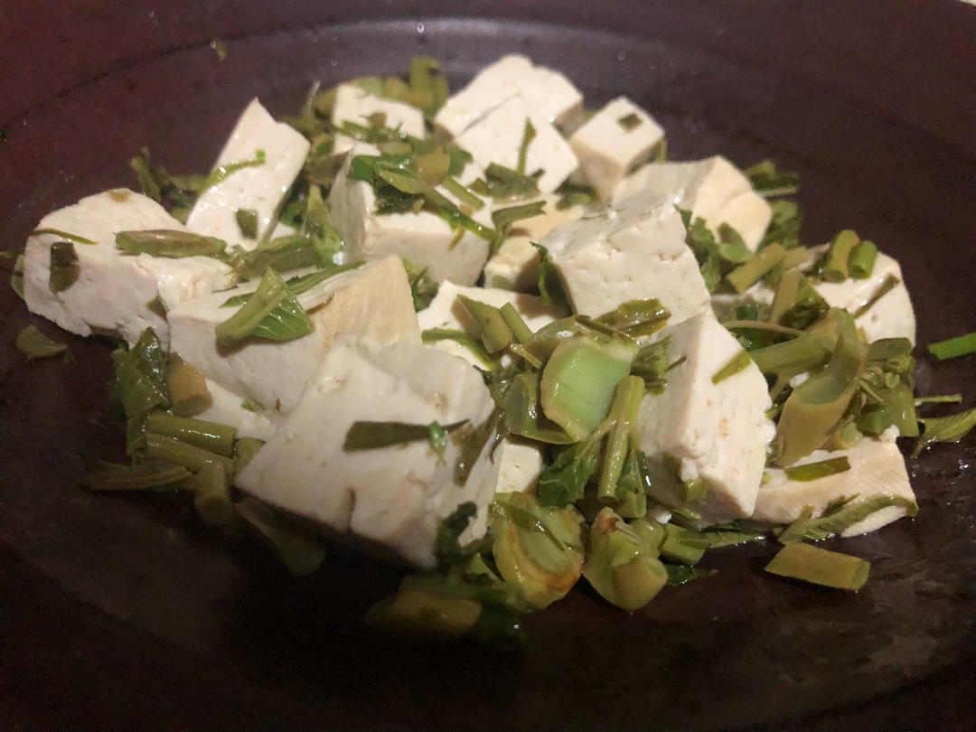 舌尖上的春天之香椿芽拌豆腐