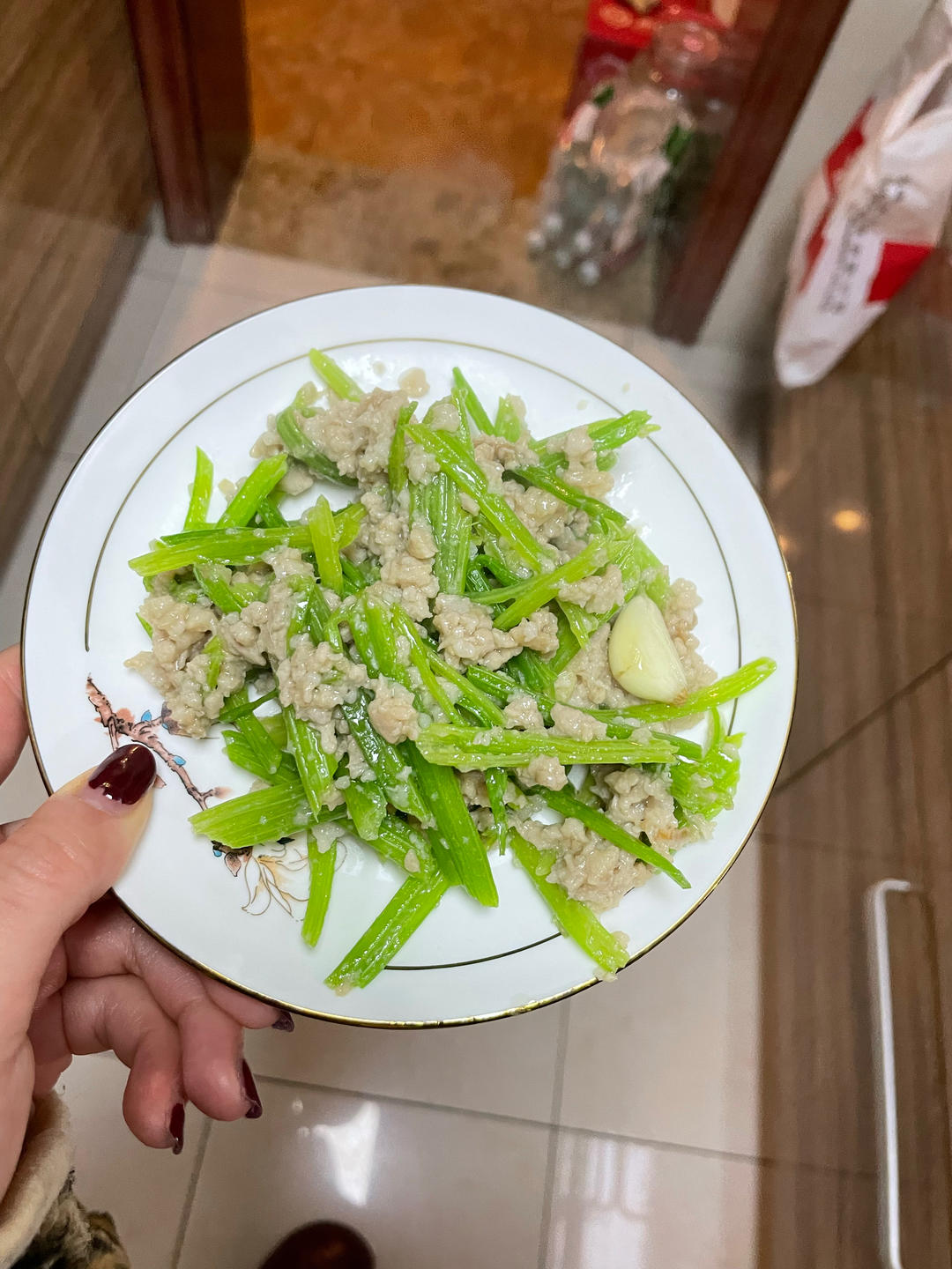 下饭芹菜炒肉
