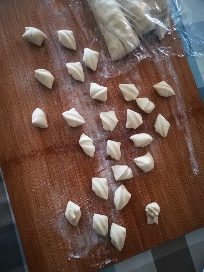 手工揉面三分钟，又韧又薄又好包的饺子皮