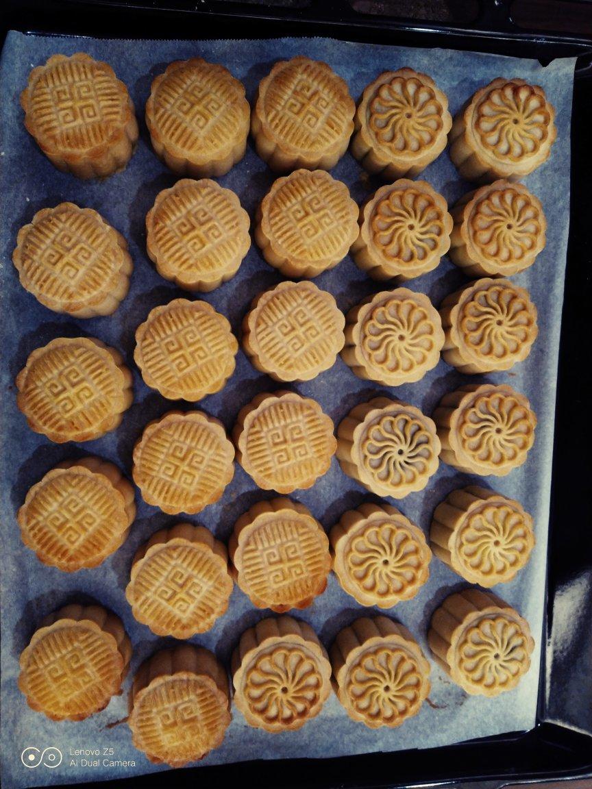 广式月饼—蛋黄莲蓉月饼