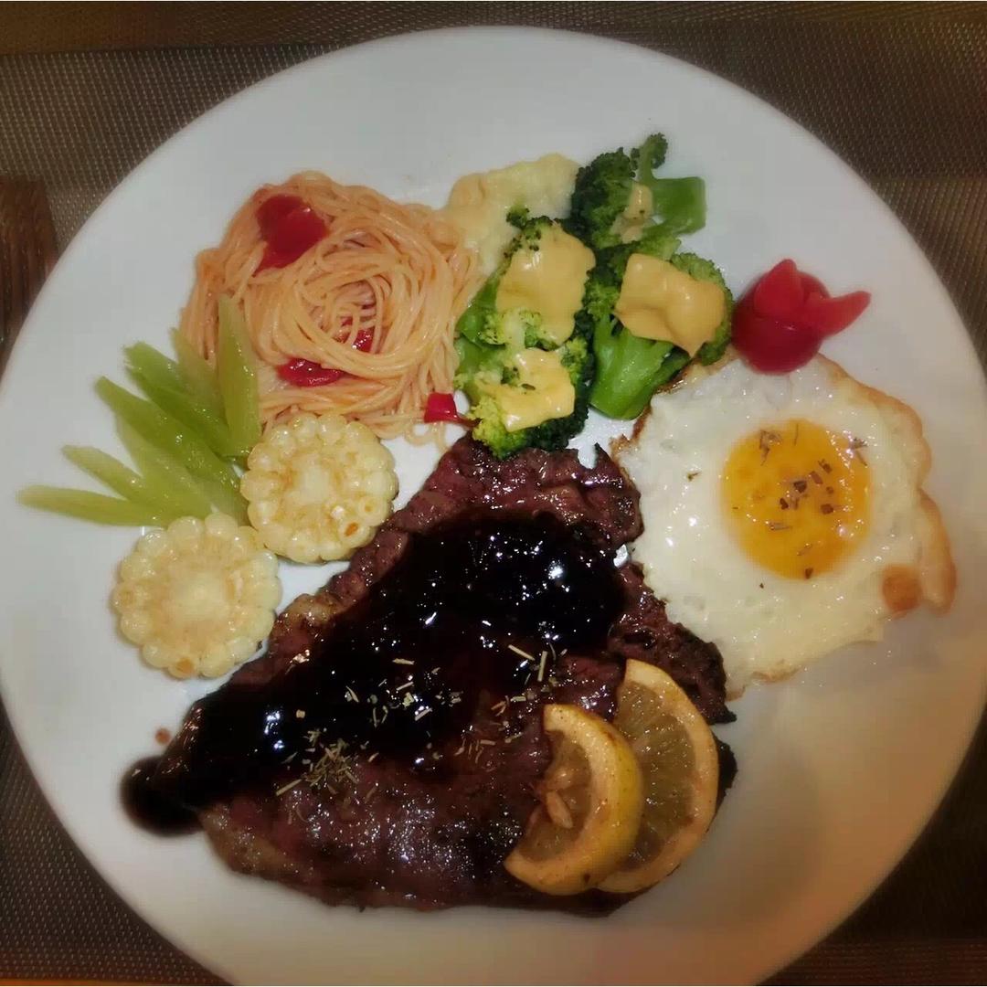 黑椒牛排（配土豆/鸡蛋，意面/蔬菜）