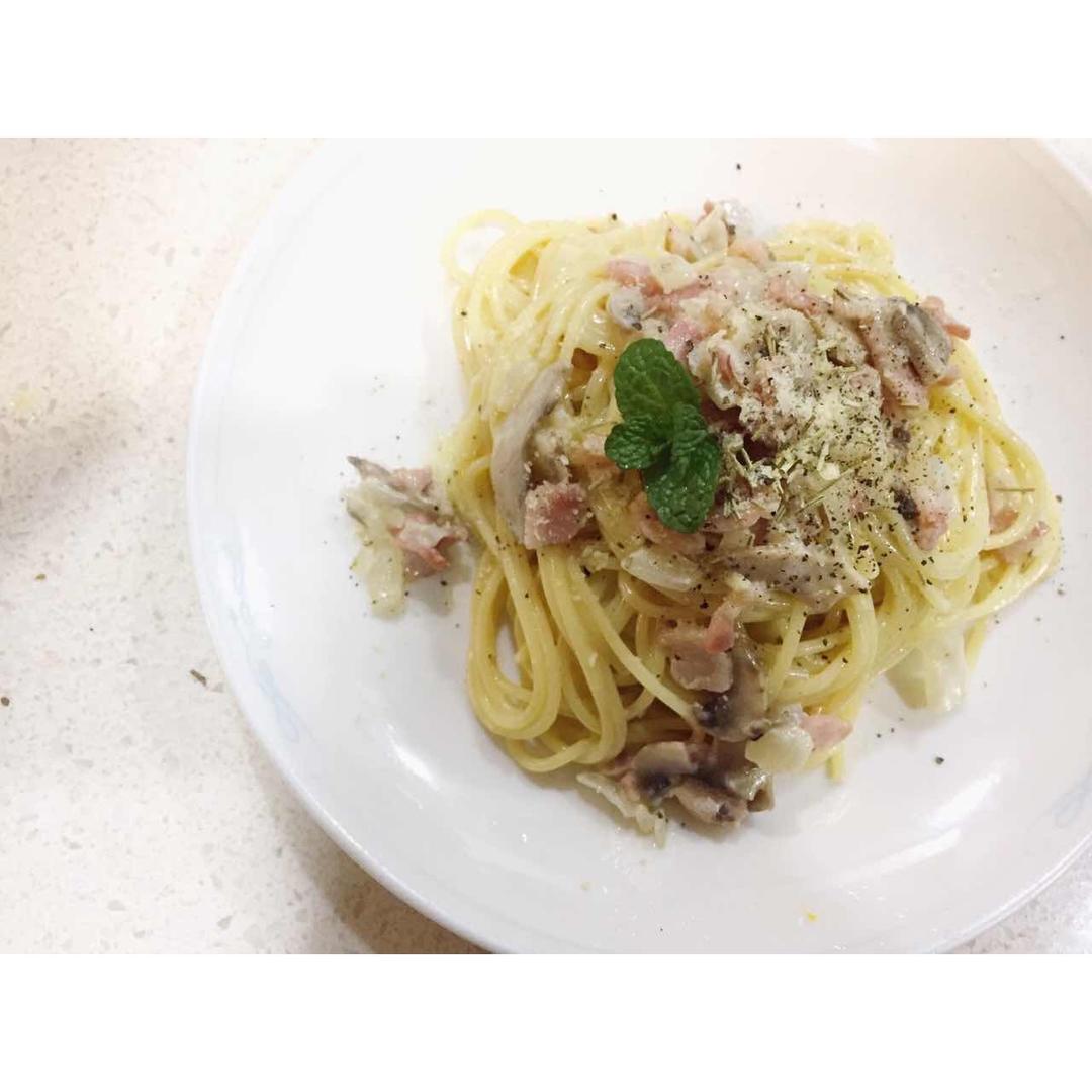 白蘑菇奶油培根意面