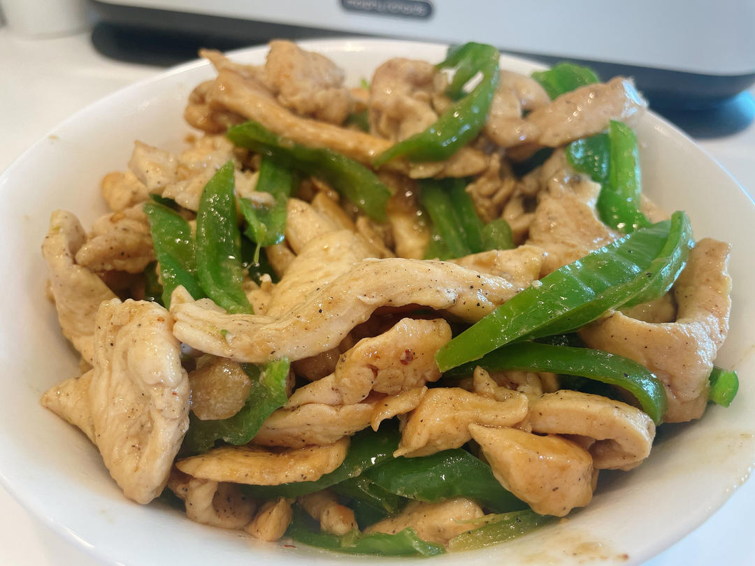巨好吃的青椒炒鸡胸肉丝，超下饭