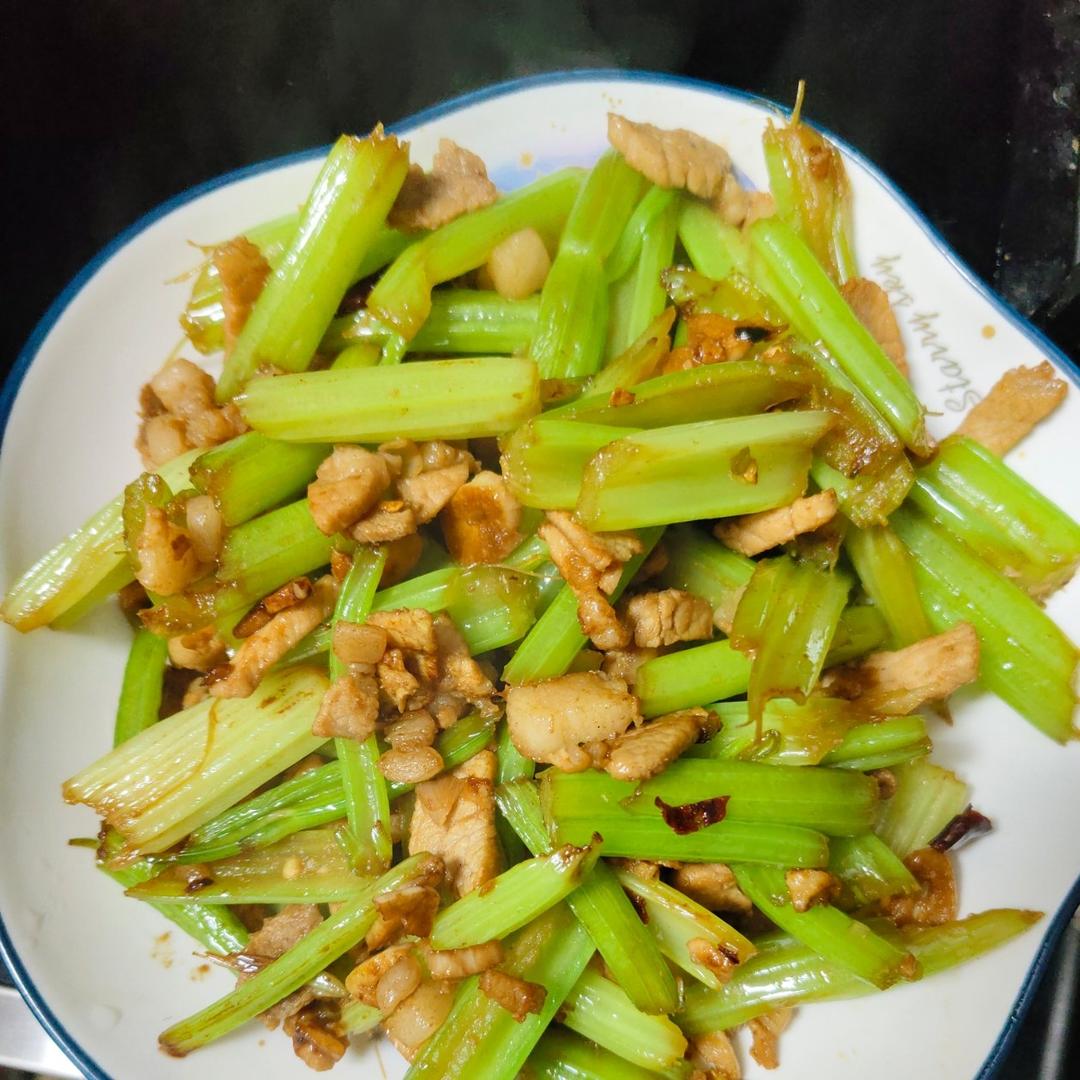 香芹炒肉家常下饭菜！