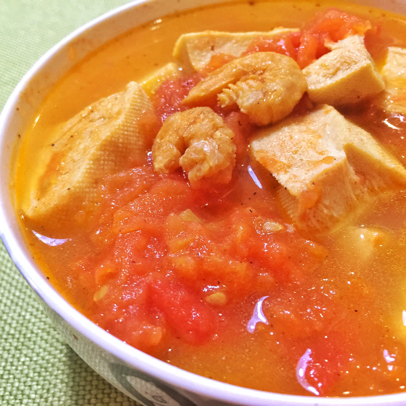 西红柿冻豆腐虾仁汤
