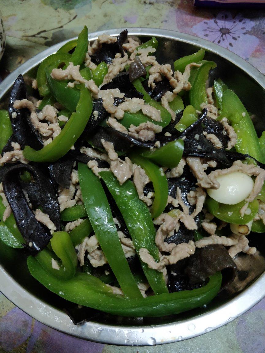 青椒木耳炒肉