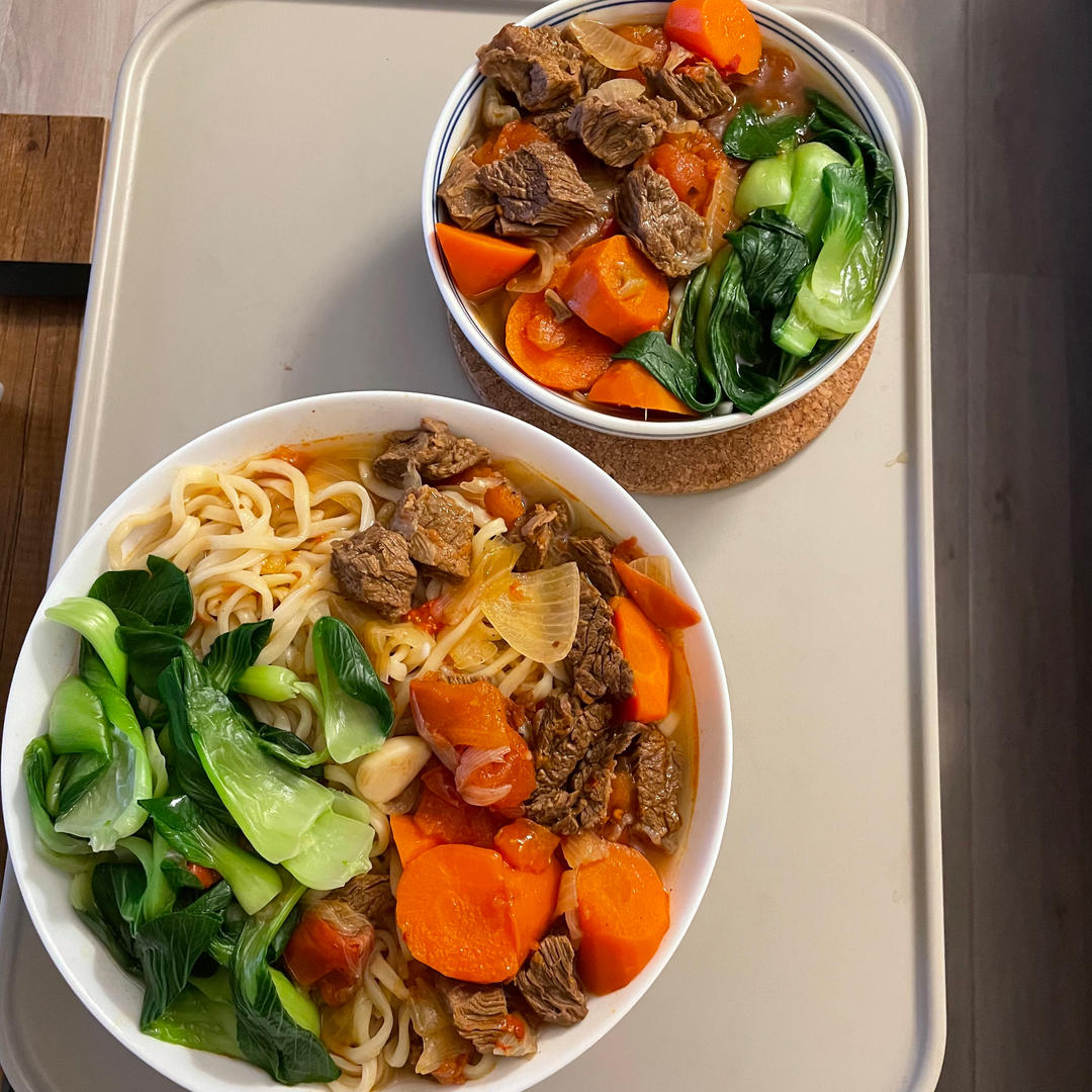 一碗鲜香浓郁的红烧牛肉面