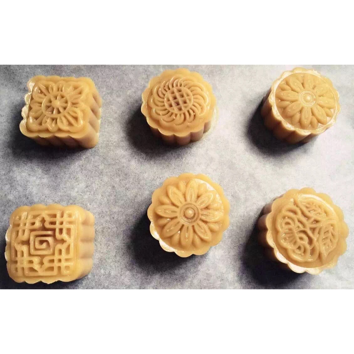 广式月饼——蛋黄莲蓉月饼