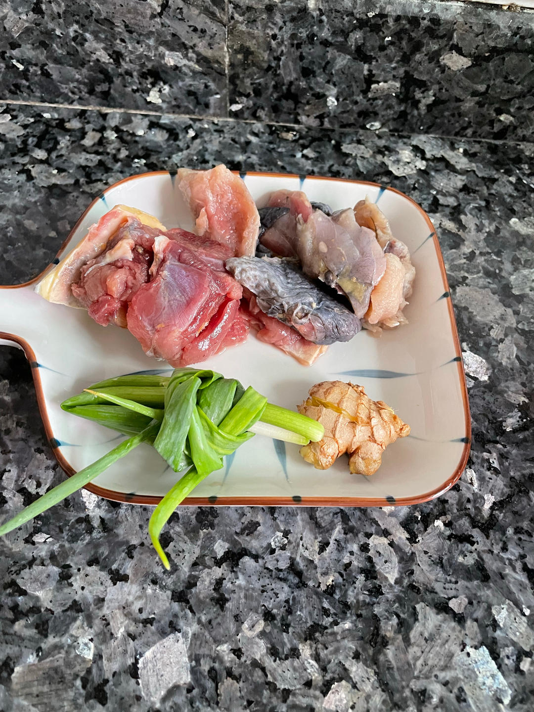 三杯鸡【4月北鼎珐琅锅食谱】